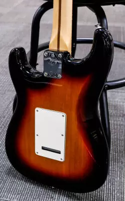 Fender - Player Stratocaster Pau Ferro - 3 Tone Sunburst 2